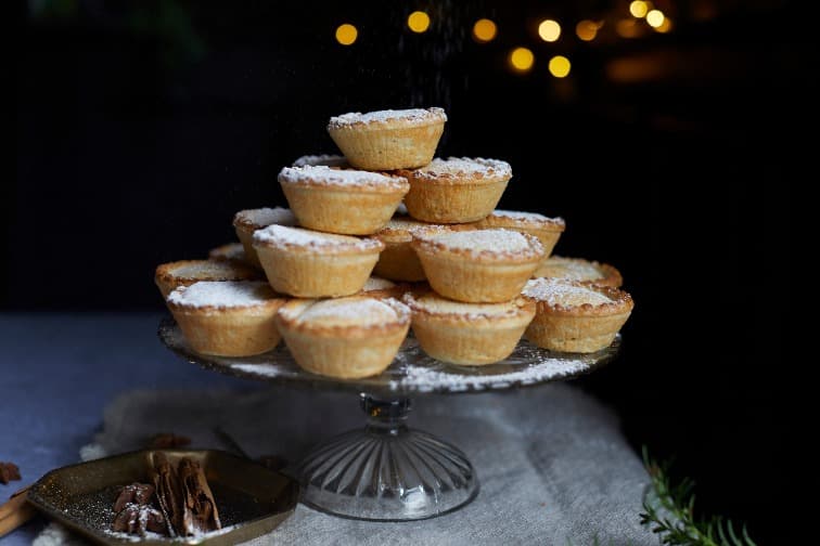 Cover Image for Christmas has arrived at The White Bear