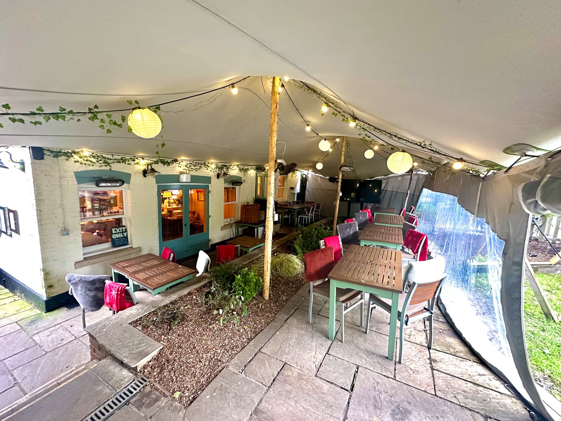the-white-bear-ruislip-the-tent